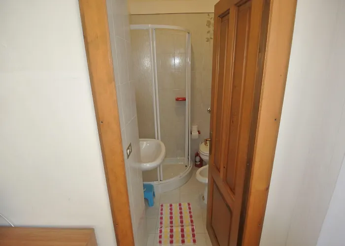 Brustolon فندق 2*