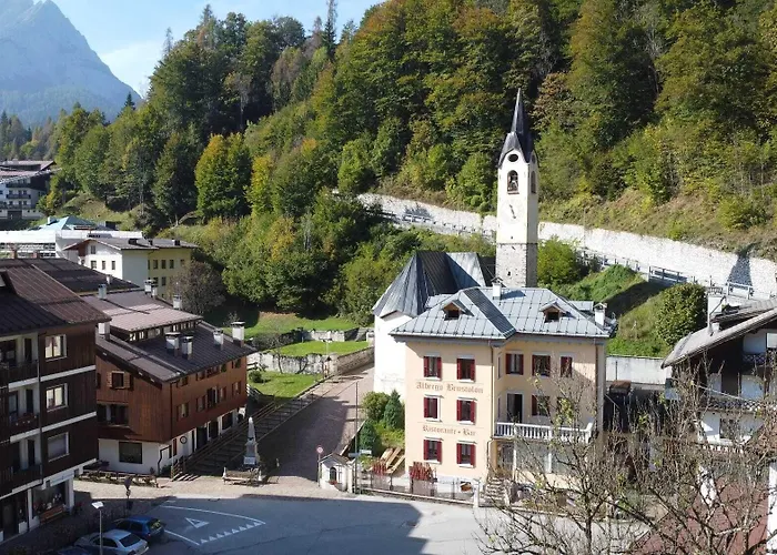 Brustolon فندق 2*